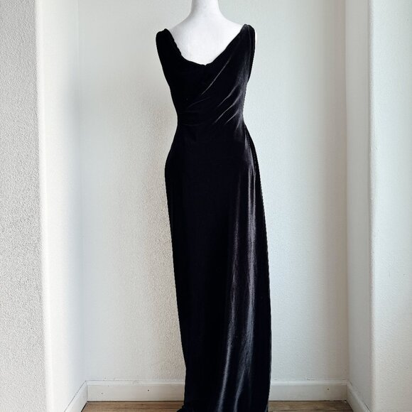 VINTAGE HANDMADE FLOOR LENGTH BLACK VELVET DRESS - Picture 5 of 7